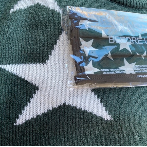 ~HP~ Boutique Hunter Green Star Covered Sweater + Bonus Matching Mask - Picture 12 of 15